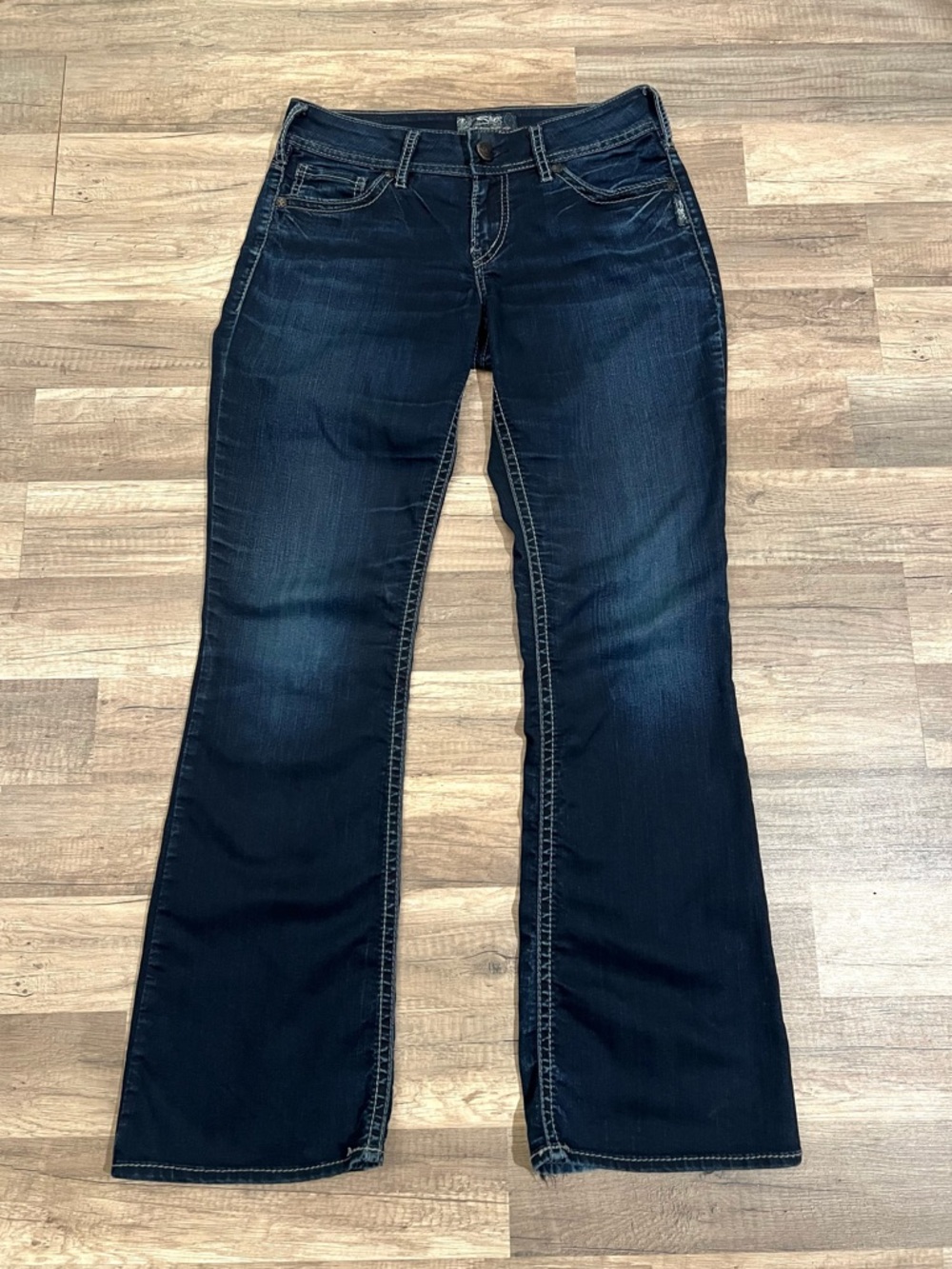 Silver Jeans Co Woman’s Suki Dark Wash Comfy Western Bootcut Jeans Size 28